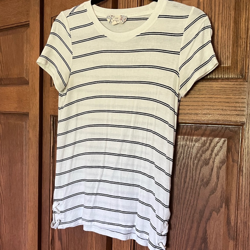 White striped t-shirt, Pink republic, size extra-small.